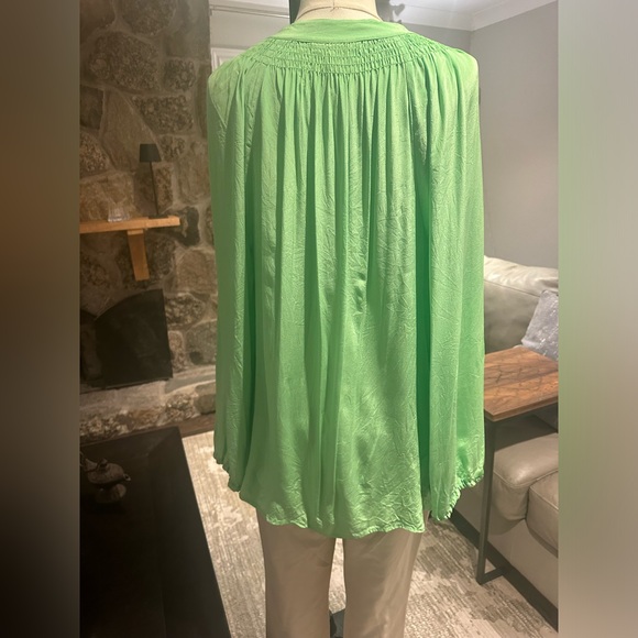 Lilly Pulitzer silk blouse - Picture 3 of 7